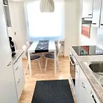 Apartment Bolgen - Close To Everything! Bolgen, Jakobshorn, Bus Stop, Train Station, Supermarket, School, Rentals, Restaurants And More! *