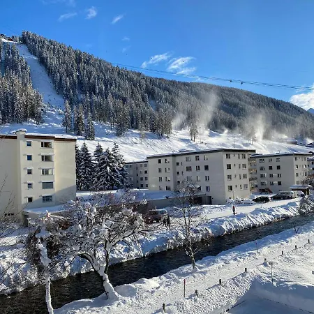 아파트 Bolgen - Close To Everything! Bolgen, Jakobshorn, Bus Stop, Train Station, Supermarket, School, Rentals, Restaurants And More! *