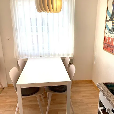 Apartment Sehr Zentral Beim Jakobshorn, Bolgen, Skischule, Skivermietung, Bahnhof, Supermarkt, Restaurants, Wifi, Netflix Und Voll Ausgestattet - Bolgen